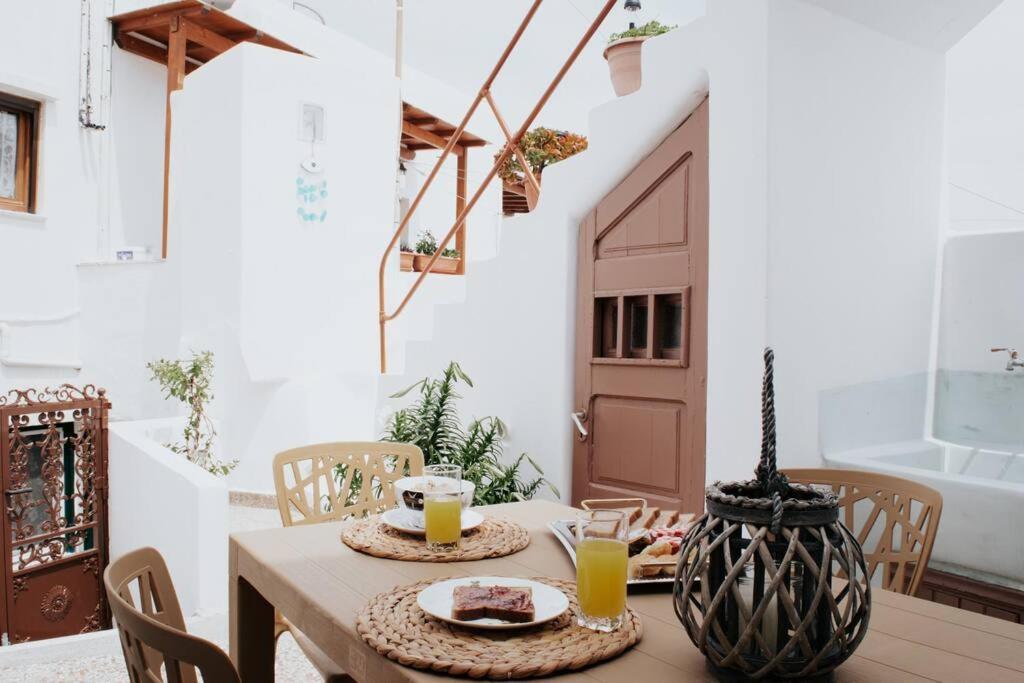 Castlevania- Traditional House In The Castle Naxos City ภายนอก รูปภาพ