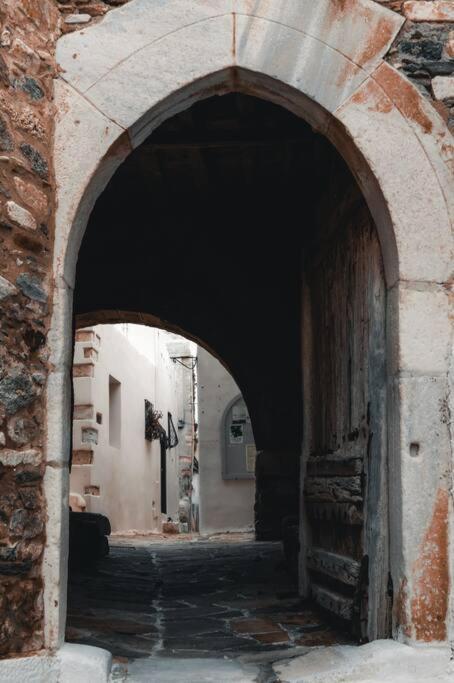 Castlevania- Traditional House In The Castle Naxos City ภายนอก รูปภาพ